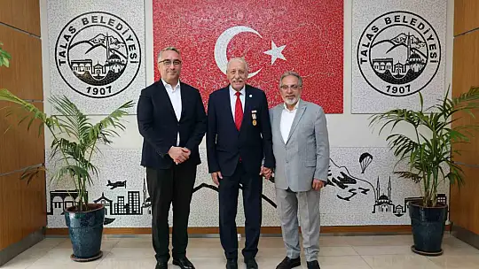 KKTC Aksakalı Öksüzoğlu'ndan Talas Belediyesine anlamlı emanet