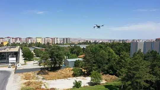 Kocasinan Belediyesi, drone ile tüm açık alanları ilaçlıyor