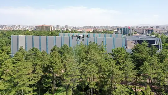 Kocasinan Belediyesi, drone ile tüm açık alanları ilaçlıyor