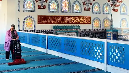 Kocasinan'da camiler Ramazan'da da gül kokuyor