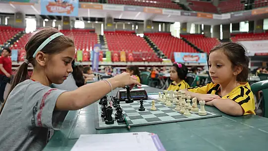 Kocasinan'da Okul Sporları Satranç Turnuvası başladı