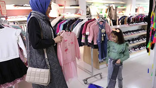 Kocasinan'da paranın geçmediği dost mağazada bayramlık alışveriş keyfi