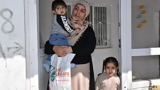 Kocasinan'da paranın geçmediği dost mağazada bayramlık alışveriş keyfi