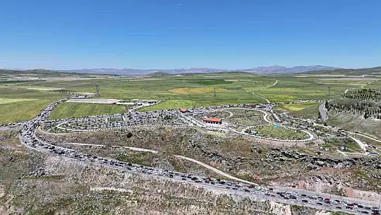 Kocasinan'da uçurtmalar gökyüzünü renklendirdi