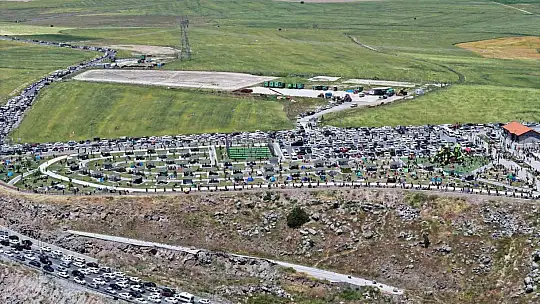 Kocasinan'da uçurtmalar gökyüzünü renklendirdi