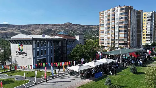 Kocasinan İlçe Halk Kütüphanesi'ne coşkulu açılış