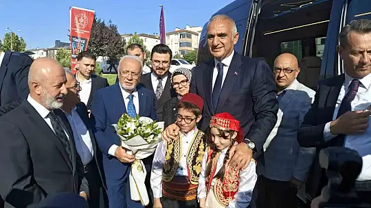 Kocasinan İlçe Halk Kütüphanesi'ne coşkulu açılış