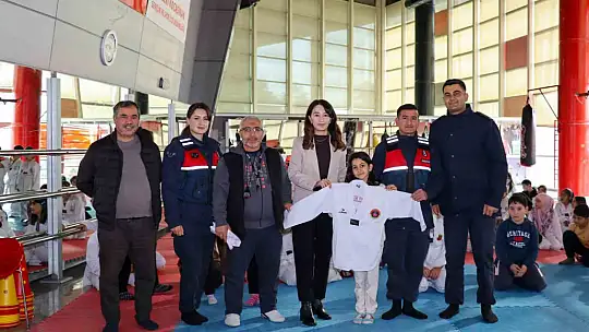 Kocasinan Jandarma ERVA Spor Okulu'na ziyaret