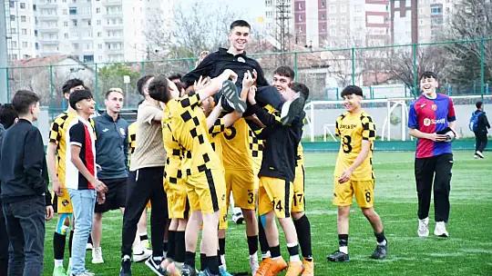 Kocasinan Şimşekspor şampiyon oldu