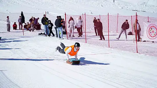 Kökbörü ve Kızak Şampiyonası 5 bin kişiyi Erciyes'te buluşturdu