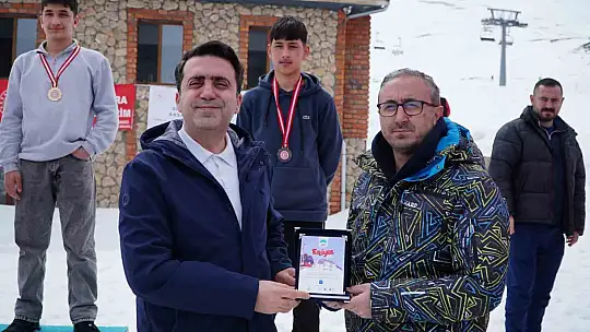 Kökbörü ve Kızak Şampiyonası 5 bin kişiyi Erciyes'te buluşturdu