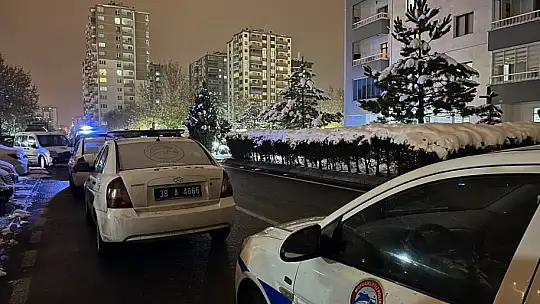 Komşuların kavgası kanlı bitti: 2 yaralı