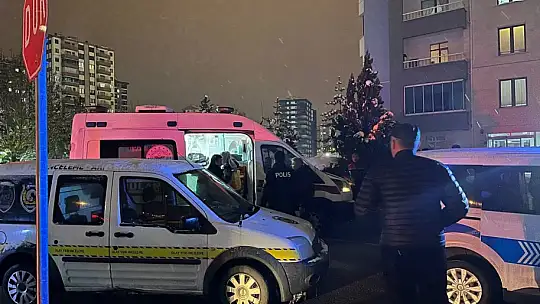 Komşuların kavgası kanlı bitti: 2 yaralı