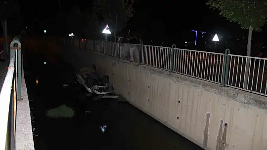 Kontrolden çıkan otomobil kanala düştü: 1 yaralı