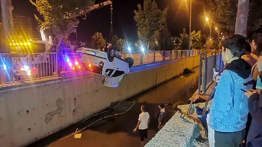 Kontrolden çıkan otomobil kanala düştü: 1 yaralı