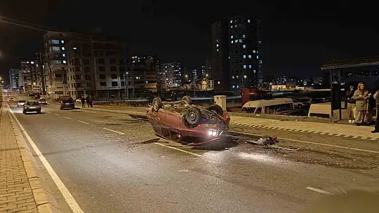 Kontrolden çıkan otomobil ters döndü: 4 yaralı