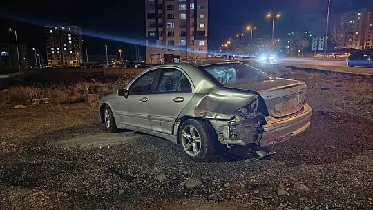 Kontrolden çıkan otomobil ters döndü: 4 yaralı