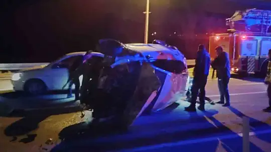 Kontrolden çıkan otomobil yan yattı