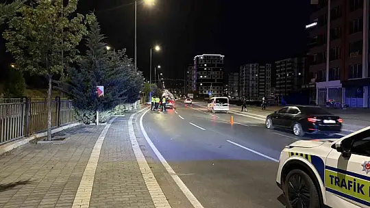 Kontrolü kaybolan motosikletli polis direğe çarptı: 1 yaralı