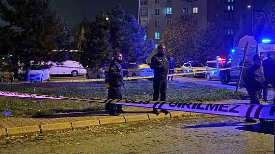 Konuşmak için çağırdığı eşini sokak ortasında öldürdü