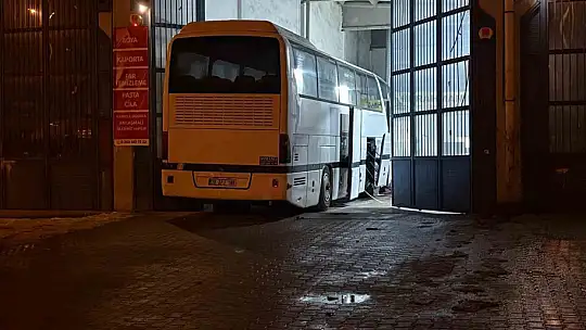 Krikonun kayması ile otobüsün altında kalan tamirci hayatını kaybetti