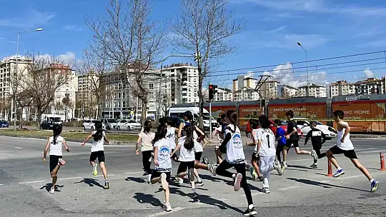 Kros Ligi'nde Spor A.Ş'den önemli dereceler