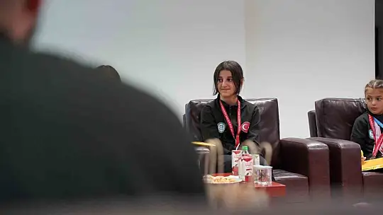 KTB ERVA Spor Okulu sporcularından Başkan Bağlamış'a ziyaret