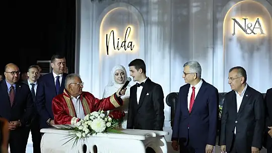 Kulular ailesinin mutlu günü