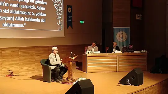 Kur'an-ı Kerim'i güzel okuyanlara ödülleri verildi