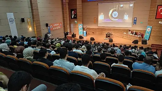 Kur'an-ı Kerim'i güzel okuyanlara ödülleri verildi
