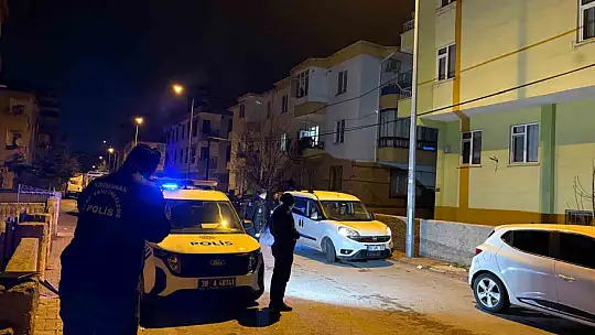 Kurşunlanan evde anne-oğul yaralandı