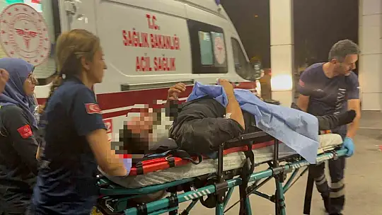 Kuş türü araba ortadan büküldü: 3 yaralı