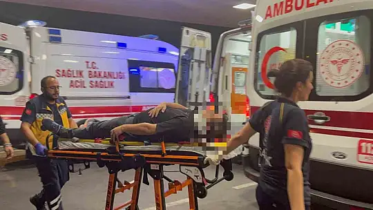 Kuş türü araba ortadan büküldü: 3 yaralı