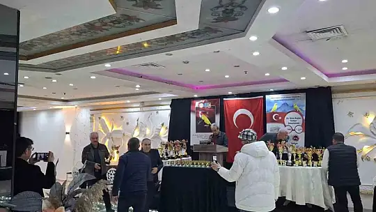Kuşlar en iyi ötüşü yapmak için yarıştı