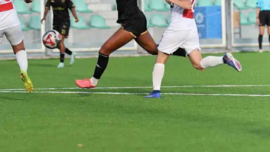Laurıe Ann Moıse sezona hat-trick yaparak başladı