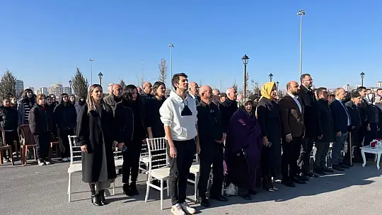 Lise öğrencileri yaşlıların hatıralarını kara kaleme döktü