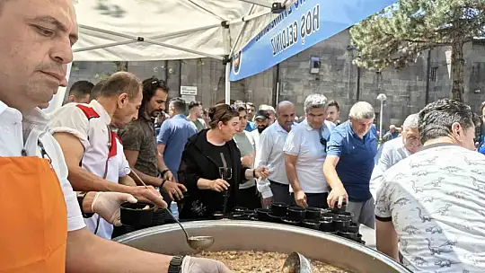 Lokantacılar Odası'ndan 10 bin kişiye aşure