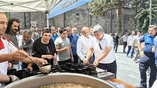 Lokantacılar Odası'ndan 10 bin kişiye aşure