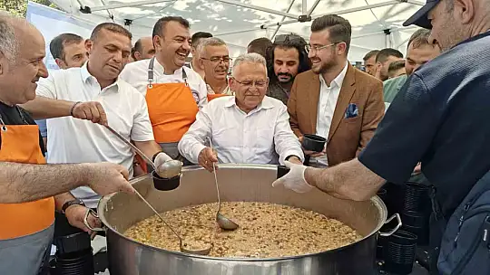 Lokantacılar Odası'ndan 10 bin kişiye aşure
