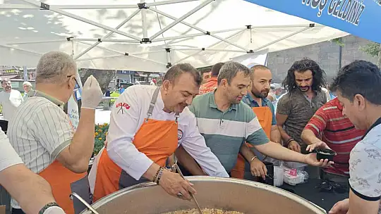 Lokantacılar Odası'ndan 10 bin kişiye aşure