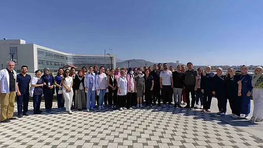 Lösemi hastası küçük çocuk, balonlarla taburcu oldu