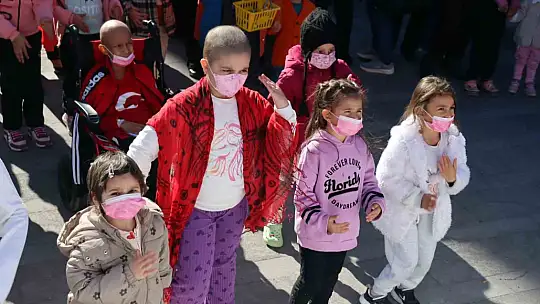 Lösemili çocuklar şenlik ile moral buldu