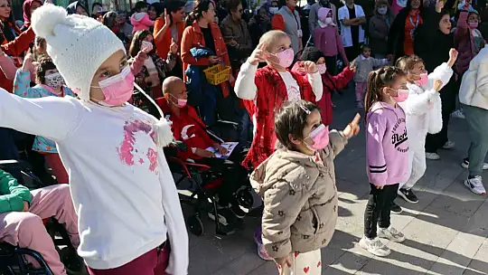 Lösemili çocuklar şenlik ile moral buldu