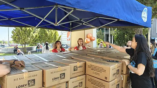 LÖSEV'den 250 aileye et dağıtımı