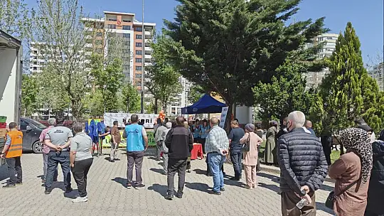 LÖSEV'den 250 aileye et dağıtımı