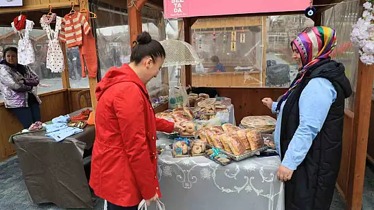 Maharetli Eller Pazarı Kasım'da yine dolup taştı