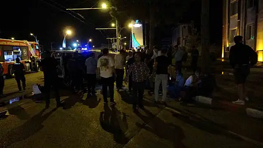 Malatya'da otomobil ile çarpışan işçi servisi devrildi: Çok sayıda yaralı var