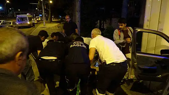 Malatya'da otomobil ile çarpışan işçi servisi devrildi: Çok sayıda yaralı var