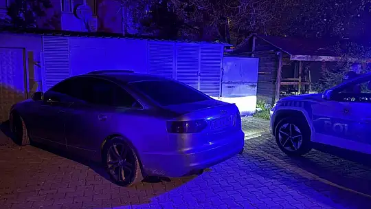 Market otoparkına sıkışınca yaya olarak kaçtı