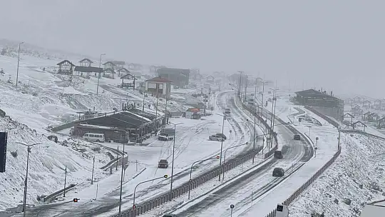 Mayıs karı Erciyes'i beyaza bürüdü